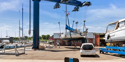 Yachthafen - Hunde erlaubt - Dänemark - 30 Tonnen Säulenkran in Marina Toft - Marina Toft