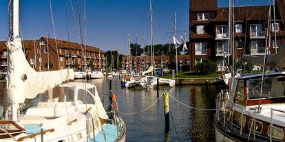 Yachthafen - Duschen - Mecklenburg-Vorpommern - Beschreibungstext für das Bild - Marina-Lagunenstadt