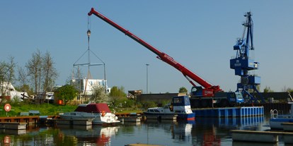 Yachthafen - Abwasseranschluss - Sachsen-Anhalt - Sportboothafen-Haldensleben, Kranen im Hafen - Sportboothafen Haldensleben