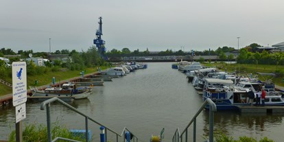 Yachthafen - Frischwasseranschluss - Sachsen-Anhalt - Sportboothafen-Haldensleben, von der Hafenterasse aus gesehen - Sportboothafen Haldensleben