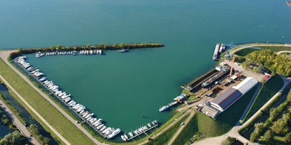 Yachthafen - am Fluss/Kanal - Schwarzwald - Beschreibungstext für das Bild - Schiffswerft Karcher GmbH