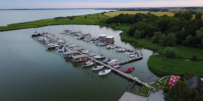 Yachthafen - Duschen - Krummin - Luftbildaufnahme Naturhafen von der Landseite aus - Naturhafen Krummin