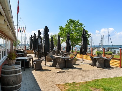 Yachthafen - Toiletten - Ostsee - Ausblik vom Restaurant Værftet - Marina Minde 