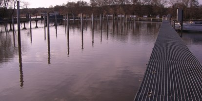 Yachthafen - Frischwasseranschluss - Brandenburg - Leere Steganlage im Winter - Marina Oderberg