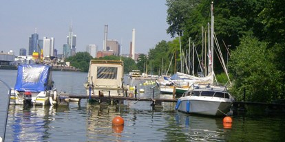 Yachthafen - am Fluss/Kanal - Deutschland - Frankfurter Motorbootclub