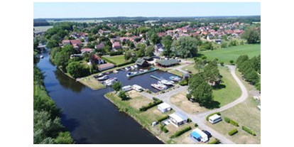 Yachthafen - am Fluss/Kanal - Region Schwerin - Blick auf Hafen und Campingplatz - Bootshafen Eldena