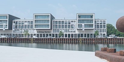 Yachthafen - Toiletten - Gelsenkirchen - Hauptgebäude mit sanitären Anlagen, und Restauration im Erdgeschoss - Stölting Marina