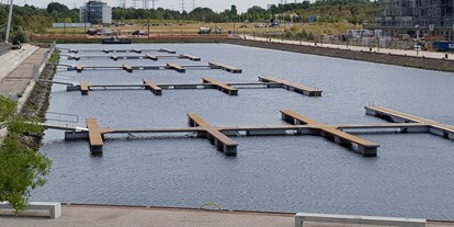 Yachthafen - am Fluss/Kanal - Ruhrgebiet - Aufbau der Steganlagen, August 2018 - Stölting Marina