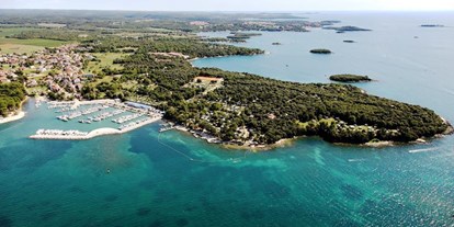 Yachthafen - am Meer - Kroatien - Beschreibungstext für das Bild - Marina Funtana