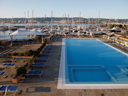 Yachthafen - Stromanschluss - Italien - Schwimmbad 1 - Porto San Rocco Marina Resort S.r.l.