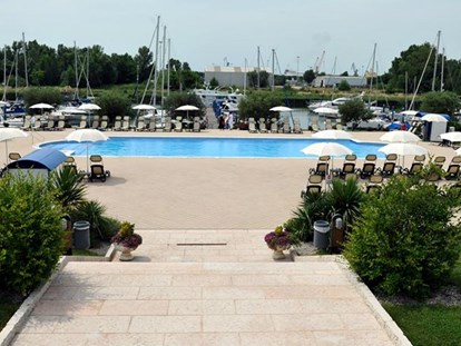 Yachthafen - Waschmaschine - Adria - Pool - Marina Lepanto