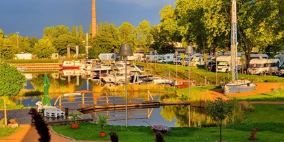 Yachthafen - am Fluss/Kanal - Brandenburg - Hafenbecken mit Naturteich - Stadtmarina Brandenburg