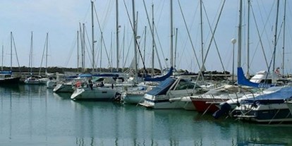 Yachthafen - Stromanschluss - Andalusien - (c) http://www.clubelcandado.com/ - Puerto Deportivo El Candado