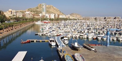 Yachthafen - Frischwasseranschluss - Comunidad Valenciana - (c) http://www.rcra.es/ - Real Club de Regatas de Alicante