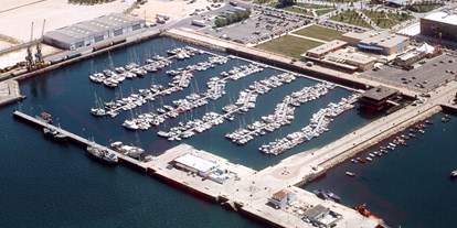 Yachthafen - Stromanschluss - A Coruña - (c) http://www.marinavilagarcia.com/ - Marina Vilagarcia