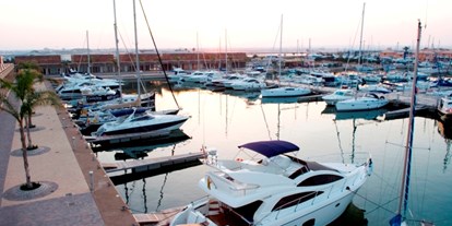 Yachthafen - Duschen - San Pedro del Pinatar - (c) http://www.marinadelassalinas.es/ - Marina de las Salinas
