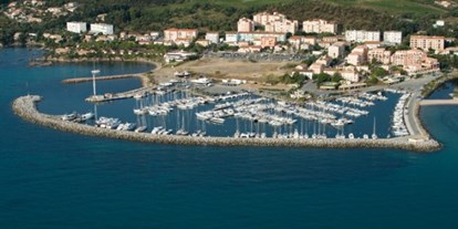 Yachthafen - Stromanschluss - Korsika  - auf http://www.mairie-sari-solenzara.fr/indexport.php - Sari Solenzara