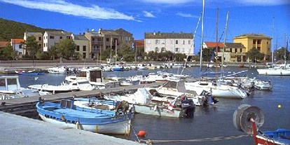 Yachthafen - Toiletten - Haute-Corse - Bildquelle: http://www.marinadiluri.com/ - Santa Severa