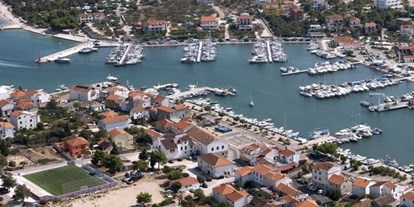 Yachthafen - Waschmaschine - Zadar - Šibenik - (c): http://www.aci.hr/de/marinas/aci-marina-jezera - ACI Marina Jezera