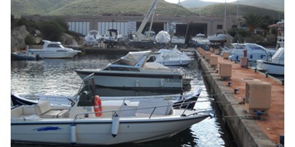Yachthafen - Toiletten - Costa Smeralda - Homepage www.marinadiportomarana.com - Porto Marana