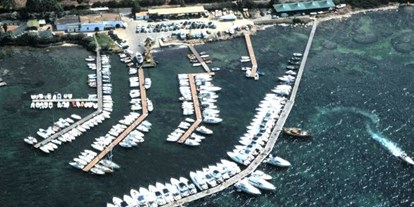 Yachthafen - Duschen - Sardinien - Homepage http://www.portocontemarina.it - Porto Conte