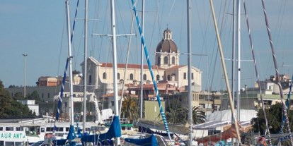 Yachthafen - Stromanschluss - Sardinien - Website: www.marinasantelmo.it - Marina Sant'Elmo