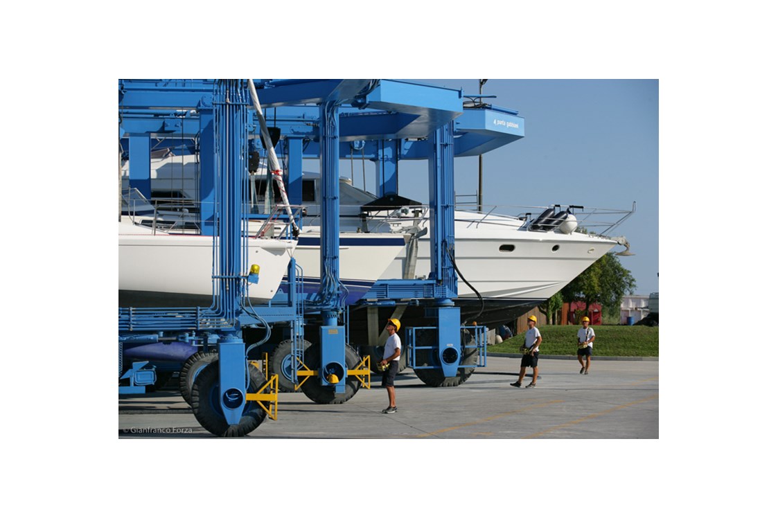 Marina: 4 Travel- Lifts bis 80 Tonnen, für eine maximal ausgestattete Dry Marina. - Marina Punta Gabbiani