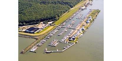 Yachthafen - Stromanschluss - Friesland - (c): www.marinadenoever.nl - Jachthaven Marina Den Oever